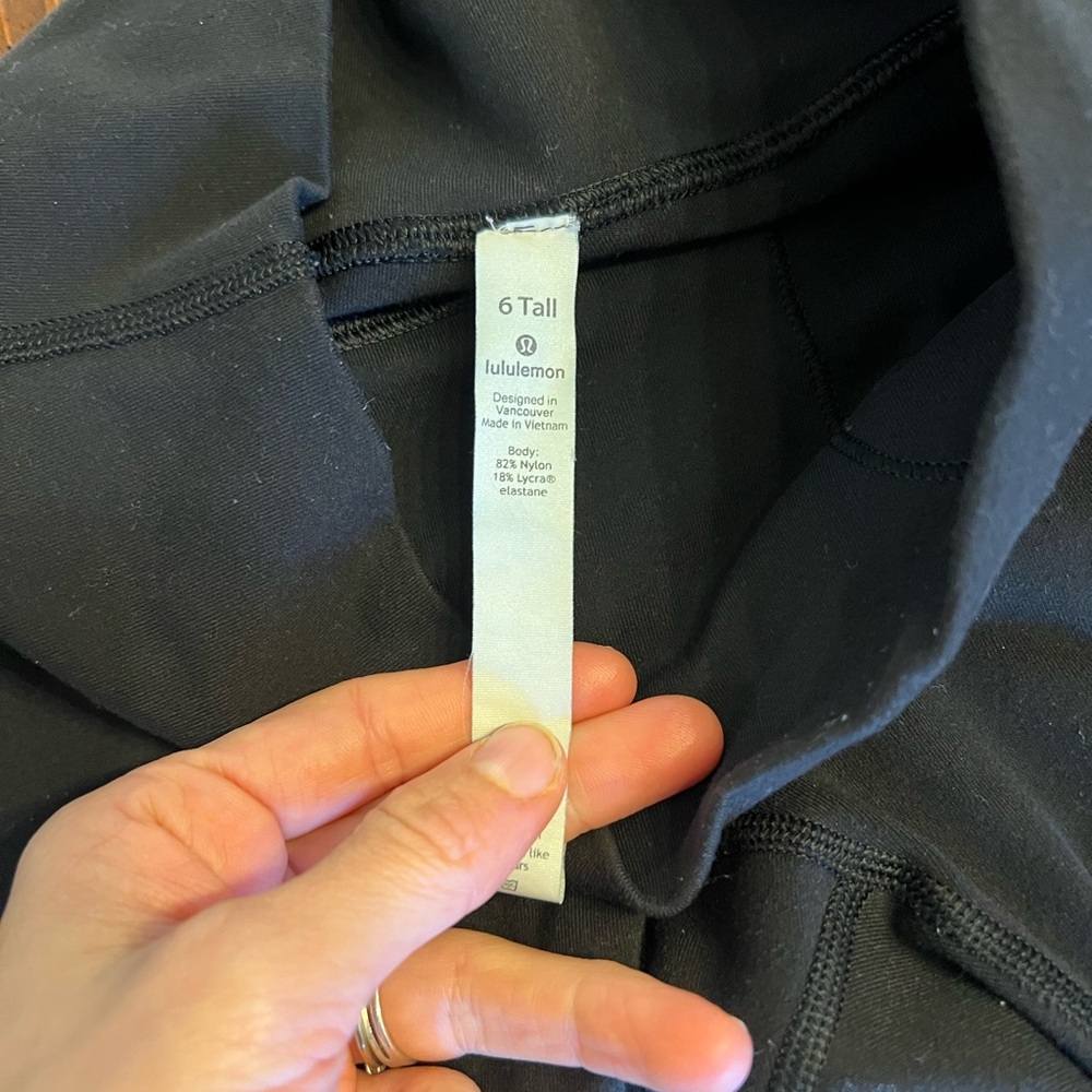 Lululemon size 6 tall